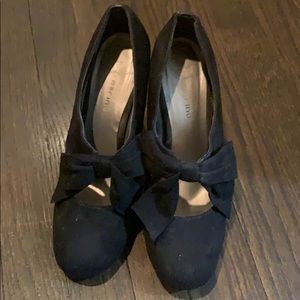 Black suede heels with bow